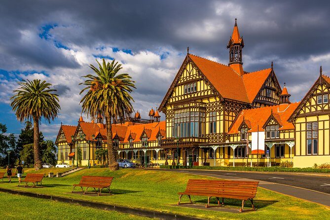 2 Day Waitomo Caves, Hobbiton Movie Set and Rotorua Tour from Auckland - Who should book this tour (and who should slow down)