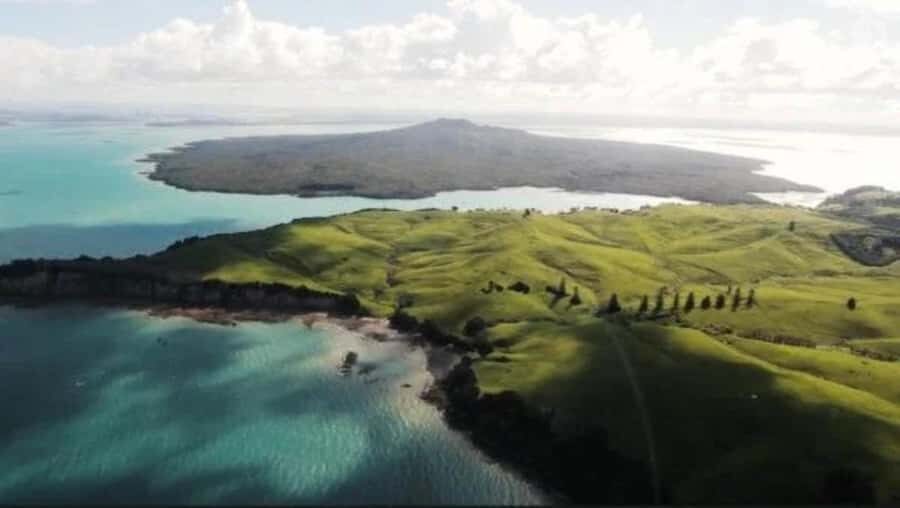 Auckland: Auckland City & Hauraki Gulf Scenic Flight - What the experience feels like in the small plane cabin