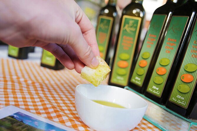 Auckland: Flavours of our City Food Walk - Meeting point at 188 Quay Street and the walk pace