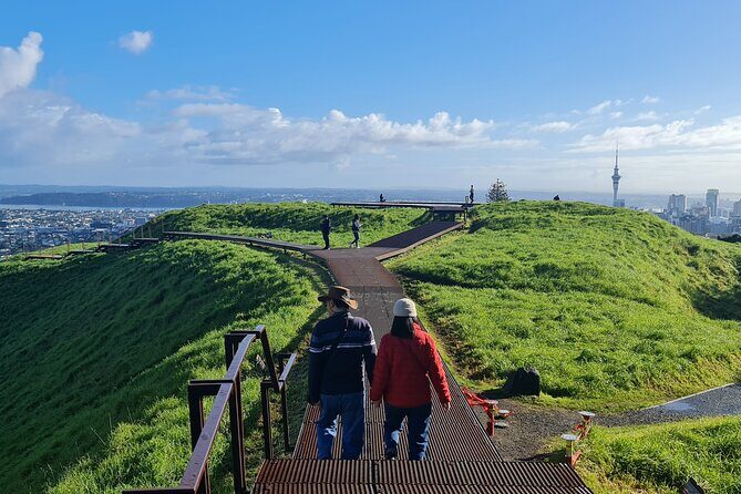 Auckland Hidden Gem Half Day Tour - From the Harbour Bridge to North Head: defenses and city connections
