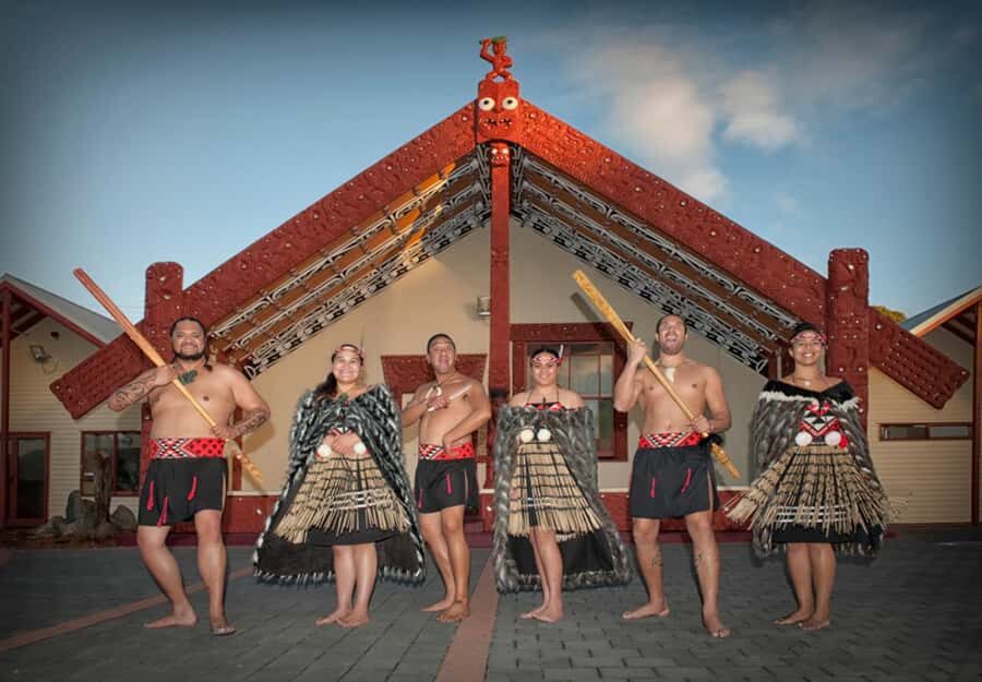Auckland: Rotorua Living Maori Village Tour w/ Haka & Lunch - Whakarewarewa Village: more than a photo stop
