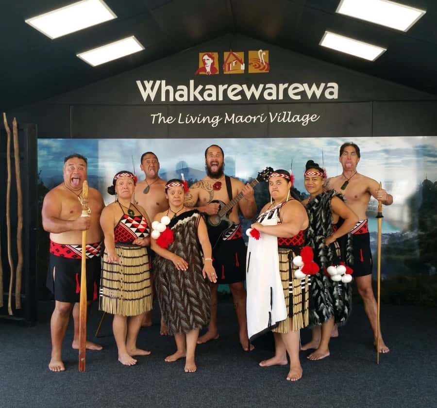 Auckland: Rotorua Māori Village & Waitomo Caves with Lunch - Key highlights you’ll care about