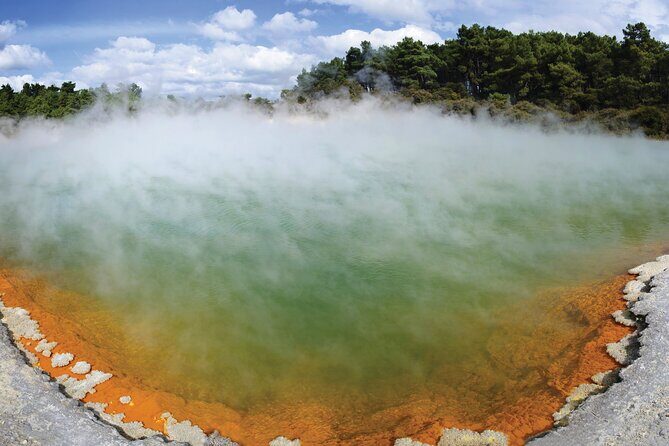 Auckland: Rotorua Tour with Waiotapu, Te Puia and Maori Haka - Auckland to Wai-O-Tapu: long drive, good momentum