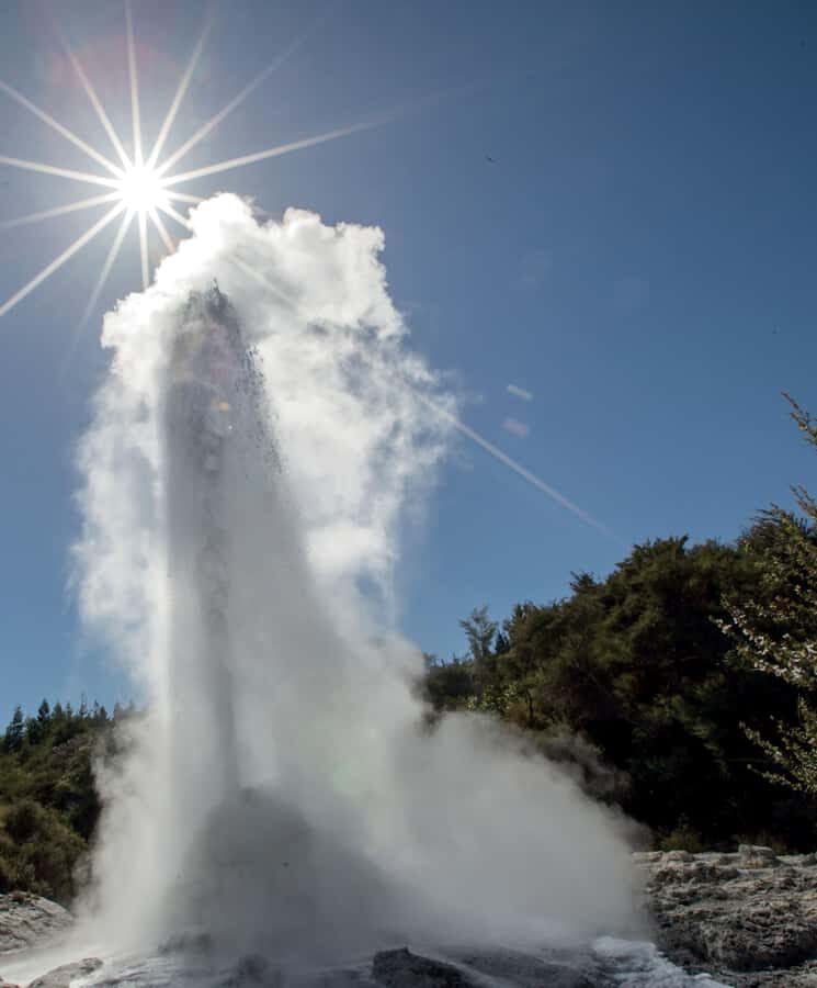 Auckland: Rotorua Wai-O-Tapu, Te Puia with Haka - Blue and Green Lakes stop plus road comfort: how to pace yourself