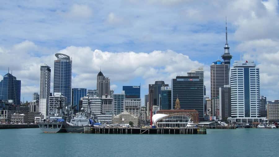 Auckland: Scenic Wine and Cheese Harbour Cruise - Bean Rock Lighthouse and the Live Commentary Moment
