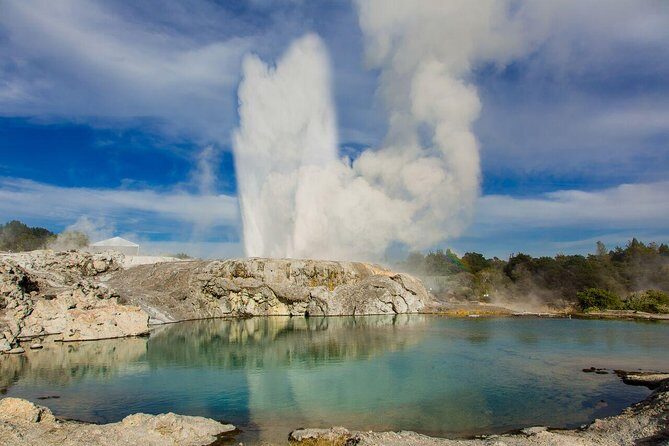 Auckland to Hobbiton Movie Set and Rotorua's Geothermal Valley - Key things to know before you go