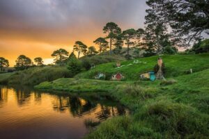 Auckland to Hobbiton Movie Set and Rotorua's Geothermal Valley - Hobbiton Movie Set: a 2-hour guided walk through Middle-earth details
