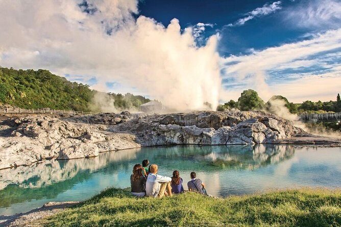 Auckland to Hobbiton Movie Set and Rotorua's Geothermal Valley - Te Puia geothermal valley: geysers, mud pools, and Maori culture