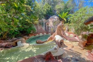 Cathedral Cove with the Lost Spring Hidden Spa - Whitianga: a short stop in Coromandel’s most popular town