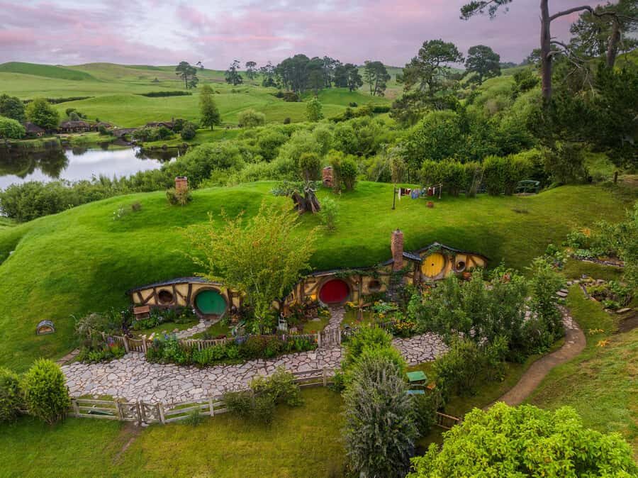 From Auckland: Hobbiton & Hamilton Gardens Small Group Tour - Green Dragon Inn drink: the moment that makes it feel like a set you can taste