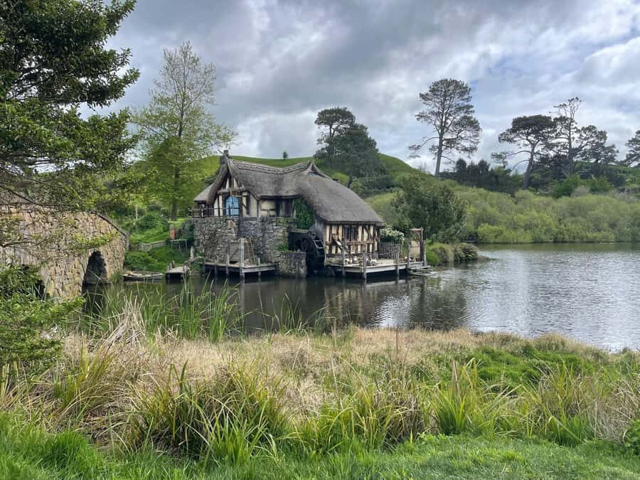 From Auckland: Hobbiton, Waitomo Caves & Kiwi House Tour - Value for $257: What’s Covered and Where You’ll Spend Extra