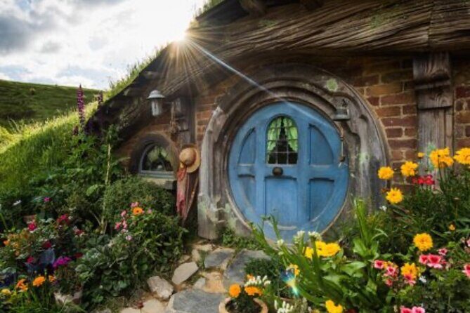 Hobbiton and Waitomo Caves Arrive in Comfort and Style - Hobbiton + Waitomo in One Day: The logic behind the long drive
