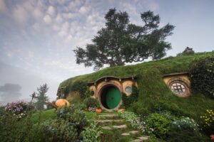 Hobbiton Movie Set Experience: Private Tour From Auckland - The quick Robert Harris stop: coffee and a reset break