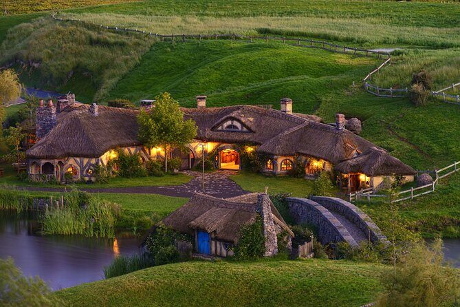 Hobbiton Movie Set Guided Day Tour with Lunch from Auckland - Auckland to Hobbiton: a short day that still feels like Middle-earth