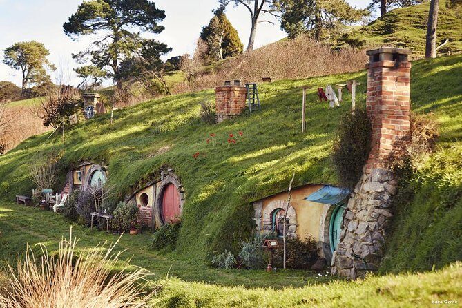 Hobbiton Movie Set tour & Glowworm Cave day tour - Waitomo Glowworm Caves: your one-hour “light show” below ground