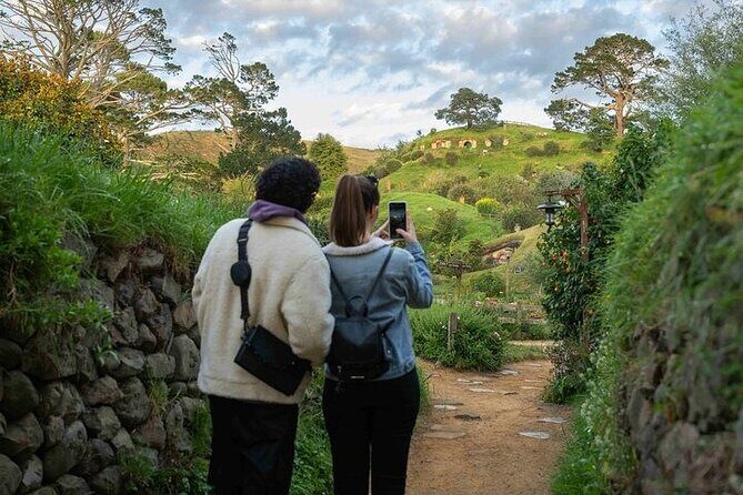 Hobbiton Movie Set & Waitomo Glow Worm Caves Private Tour - Who this tour fits best (and who might want to pass)