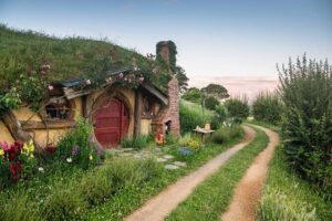Hobbiton & Rotorua Māori Village with Lunch from Auckland - Geothermal hangi pie lunch: warm food from natural heat
