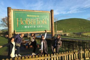 Hobbiton & Rotorua Small Group Day Tour inc Te Puia from Auckland - Hobbiton Movie Set: Guided Bus Time in Middle-earth
