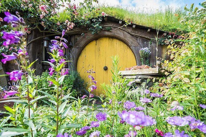 Hobbiton & Rotorua Small Group Day Tour inc Te Puia from Auckland - Tirau: A Corrugated Iron Photo Stop Worth a Quick Look