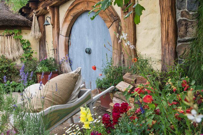 Magical Hobbiton: Small-Group Guided Tour from Auckland - Timing, group size, and why 8–9 hours can feel full
