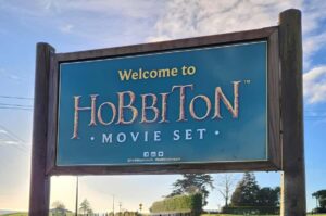 Private Hobbiton & BlueSprings & Redwood forest fromAuckland - Entering Hobbiton Movie Set for 3 guided hours