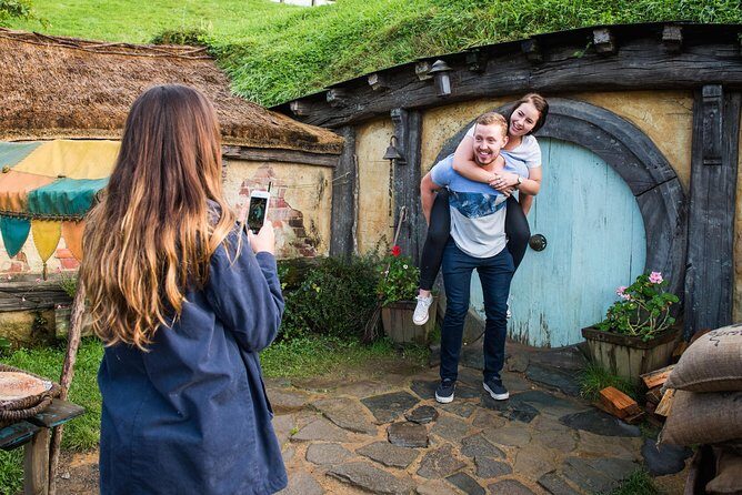 Private tour - Hobbiton Movie Set Evening Banquet Return from Auckland - Why Hobbiton’s Evening Banquet Feels Like a True Experience