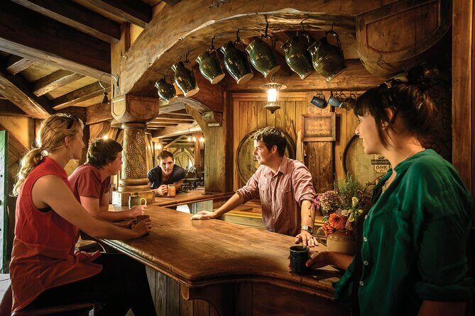 Private tour - Hobbiton Movie Set Evening Banquet Return from Auckland - Lantern-Lit Return and the End-of-Night Pace