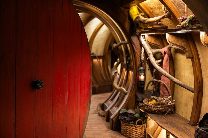 Small-Group Hobbiton and Waitomo Day Tour with Lunch from Auckland - Why Hobbiton and Waitomo in One Day Works