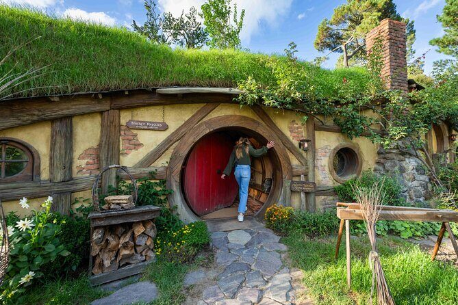 Small-Group Hobbiton and Waitomo Day Tour with Lunch from Auckland - Party Marquee Lunch: buffet food plus time to breathe