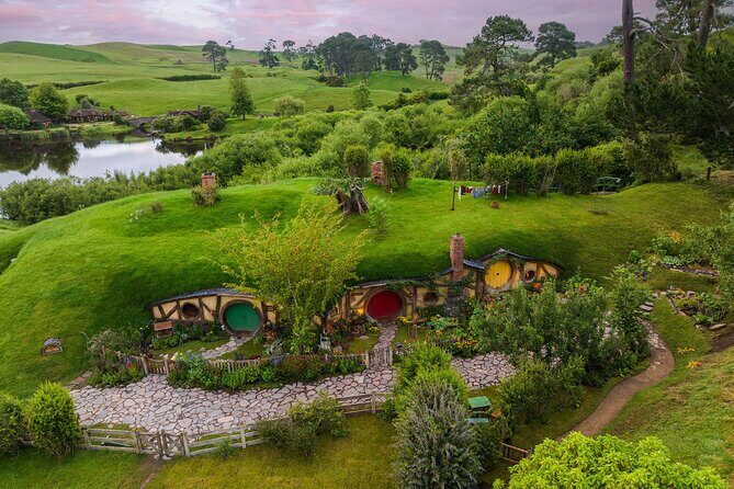 Small-Group Hobbiton and Waitomo Day Tour with Lunch from Auckland - Waitomo Glowworm Caves: the boat ride and what makes it special