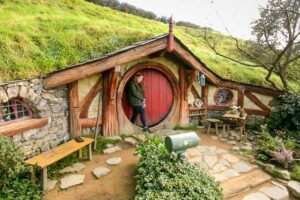 Small-Group Hobbiton Tour from Auckland with Party Marquee Lunch - The Green Dragon Inn drink: a calm break before you eat