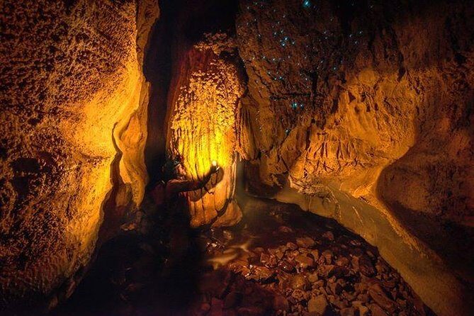 Waitomo Caves Private Tour from Auckland - Getting your bearings at Waitomo Glowworm Caves